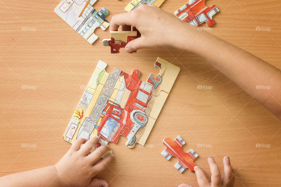 Children play puzzle