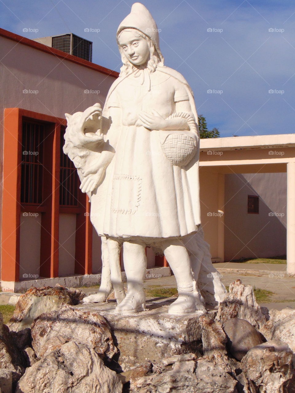 Little Red Riding Hood. Una de las 10 esculturas de Caperusita Roja que hay en todo el mundo está en Hermosillo, Sonora desde 1959