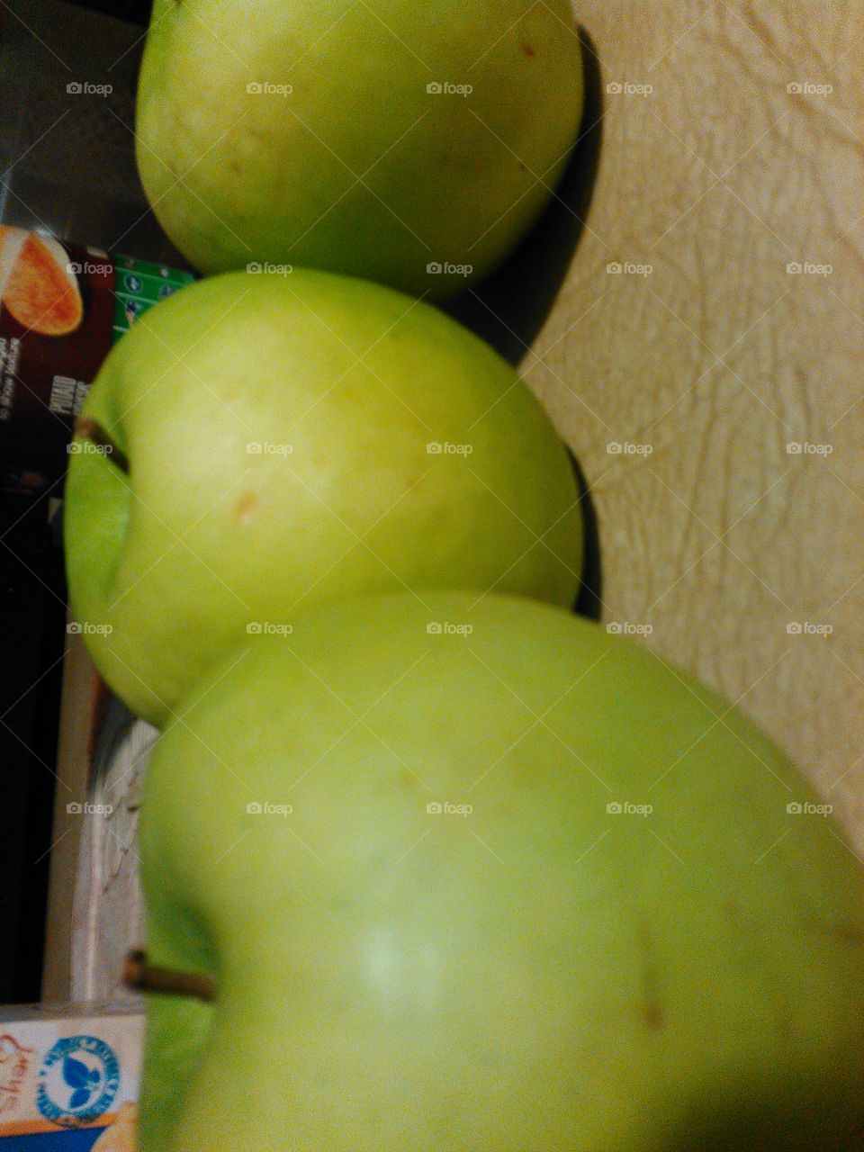 Apple. green apple