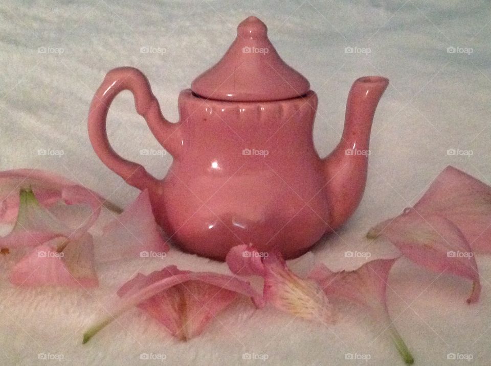 Pink teapot.