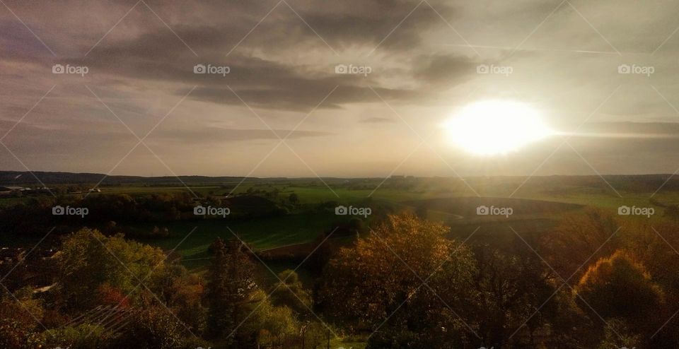 widok z okna w domu na wzgorzu