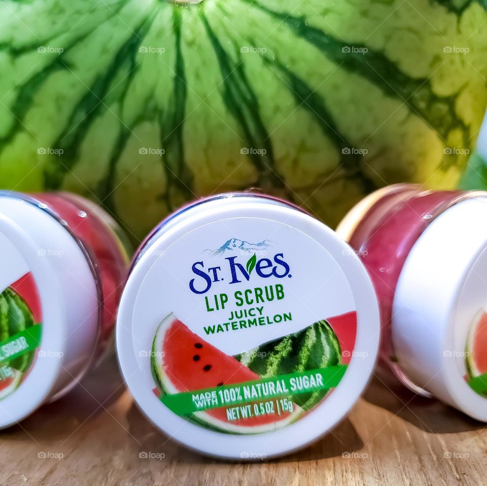 St. Ives juicy watermelon lip scrub