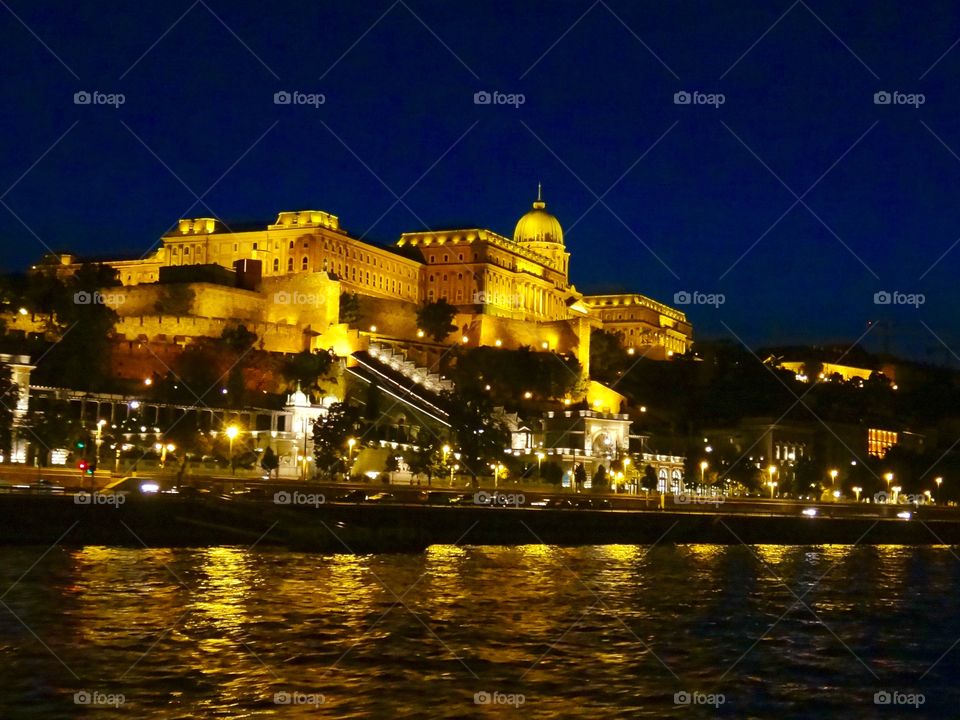 Chain bridge -Budapest - Buda castle - Danube