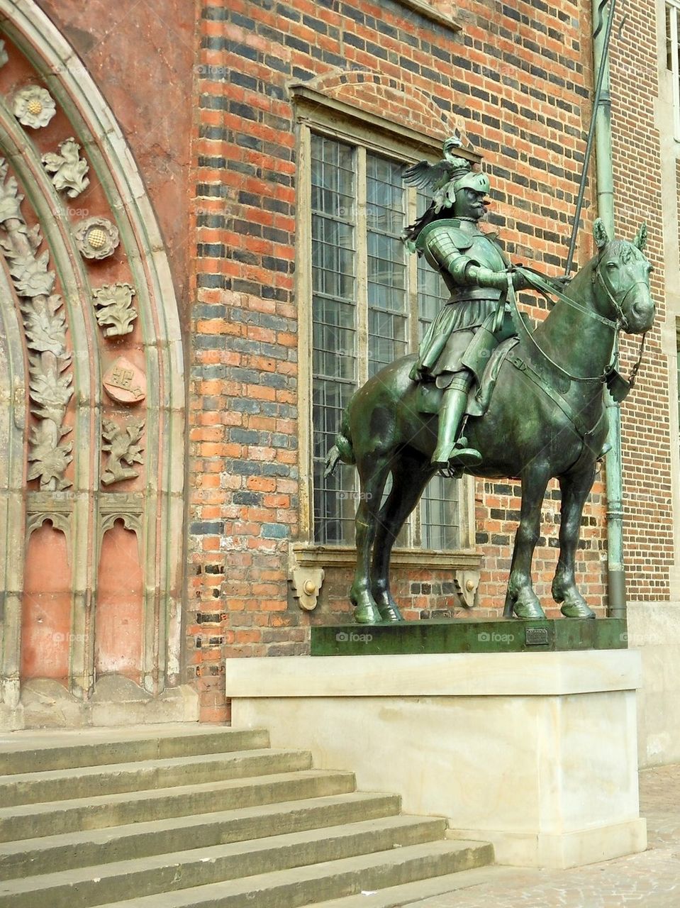 Statue by the Bremen Rathaus 