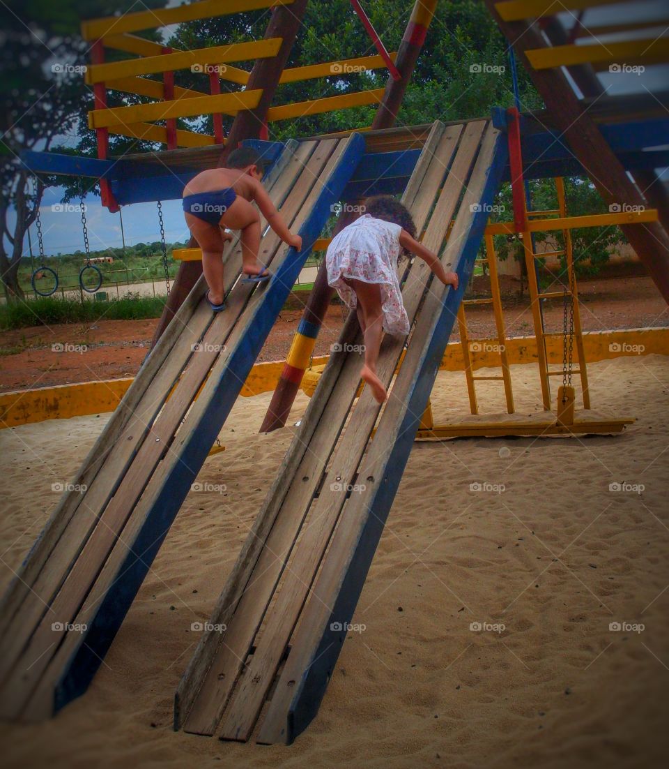 Children in the park - crianças no parque