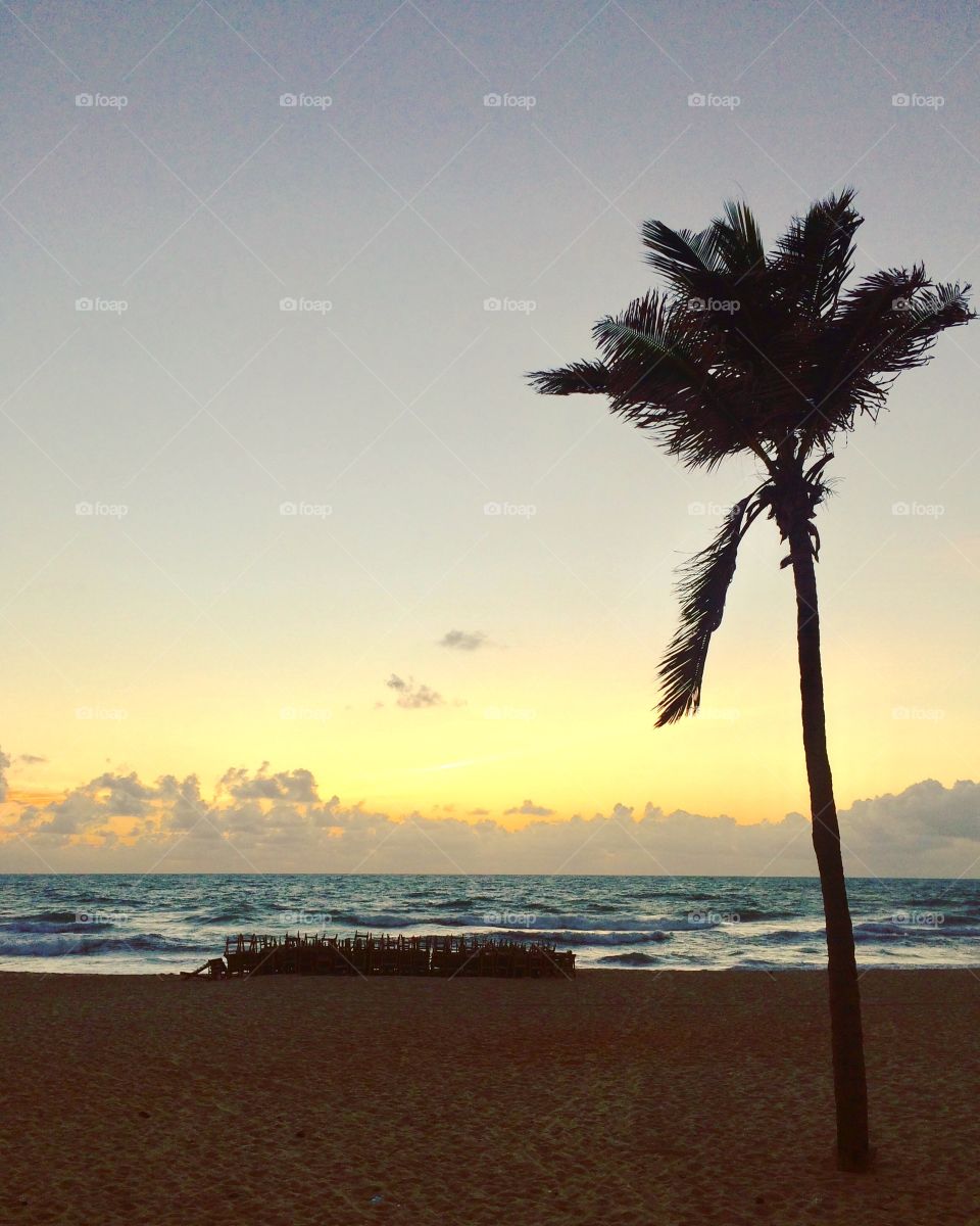 Um dia gostoso no Nordeste Brasileiro. Praia de Fortaleza, no Ceará. Uma maravilhosa lembrança do verão na América do Sul!