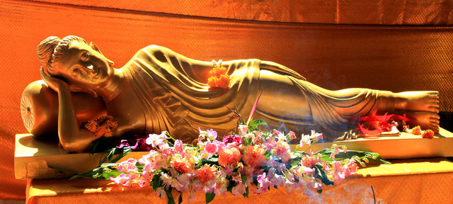 lie buddha
