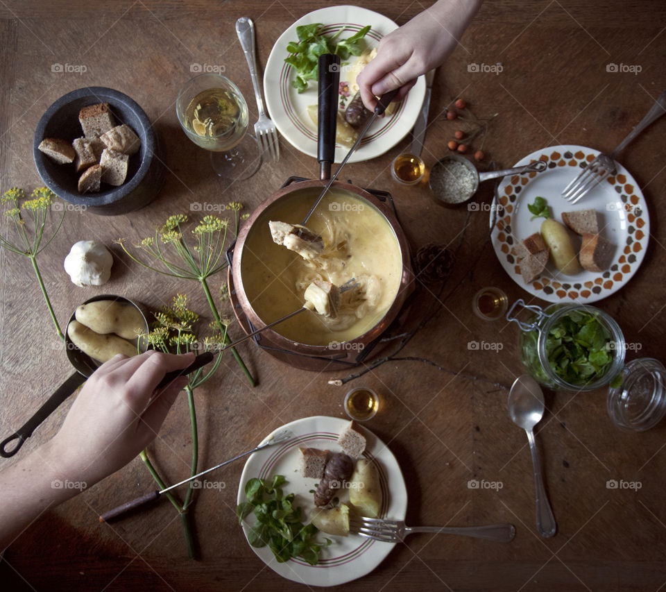 La fondue - a delicious french dish. Sharing together!