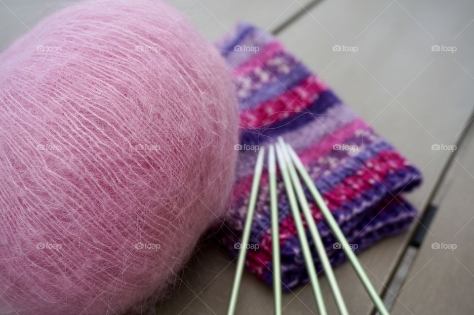 Knitting needles and ball of wool