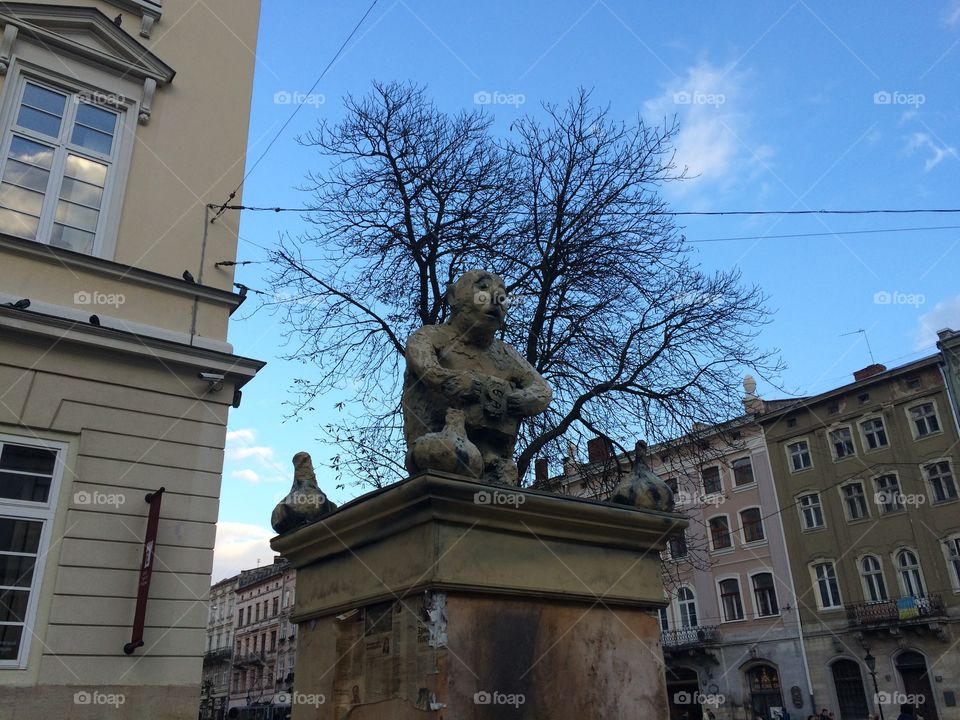 Lviv. Dollar monument 