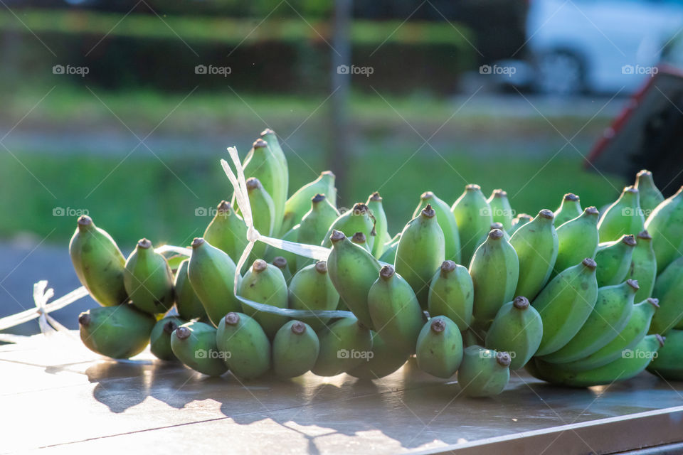 Green bananas will ripen eat placed on the table.