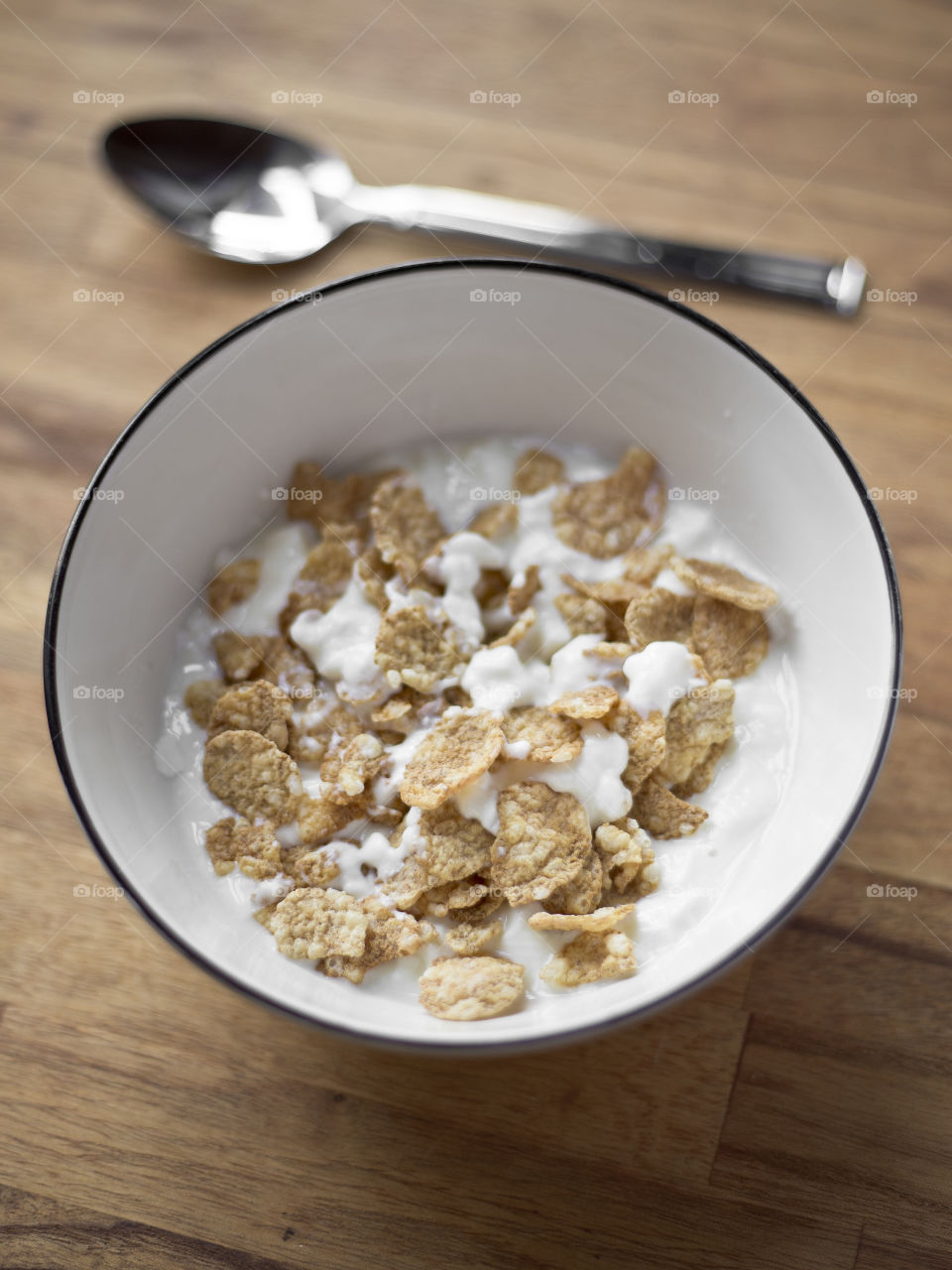 Healthy breakfast cereals and yogurt