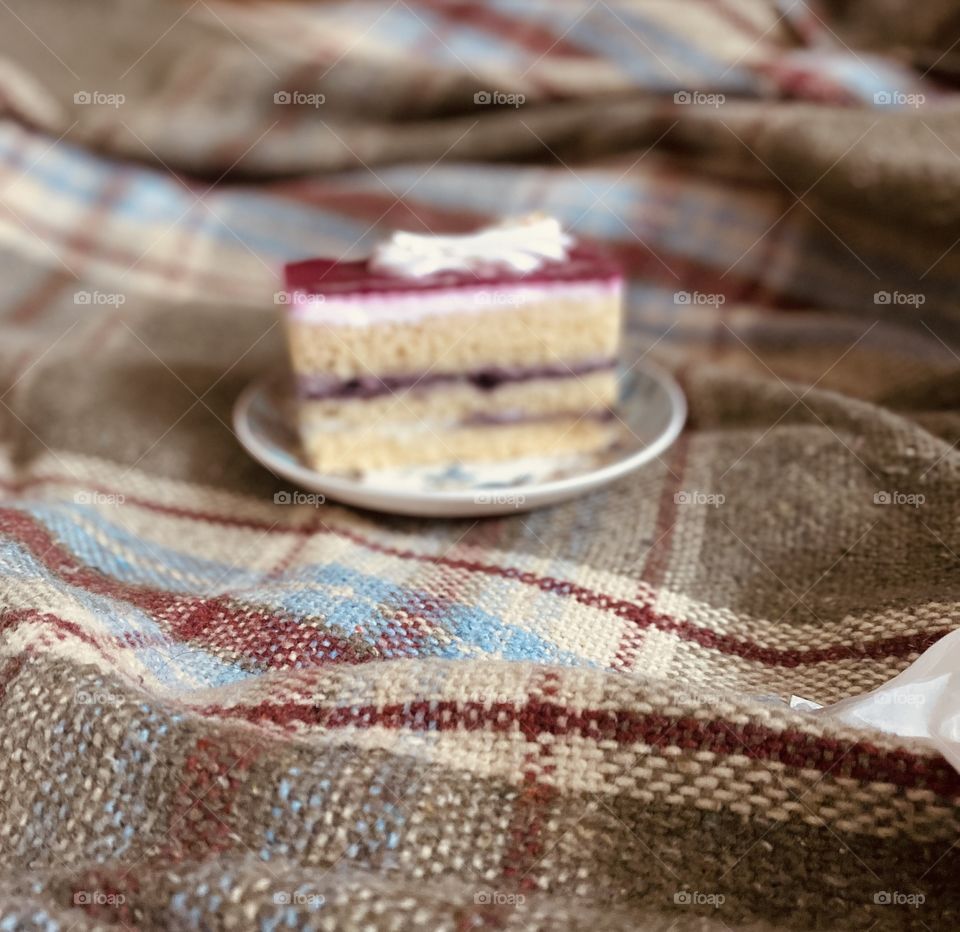 Delicious raspberry cake 