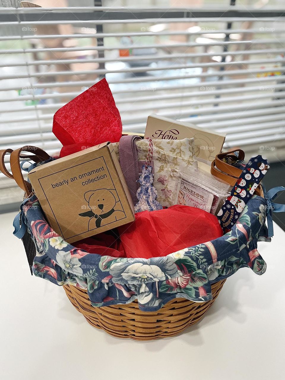 Making a Christmas present for my Aunt, Christmas baskets filled with love, presents for everyone 