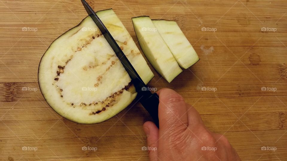 Chopping aubergines