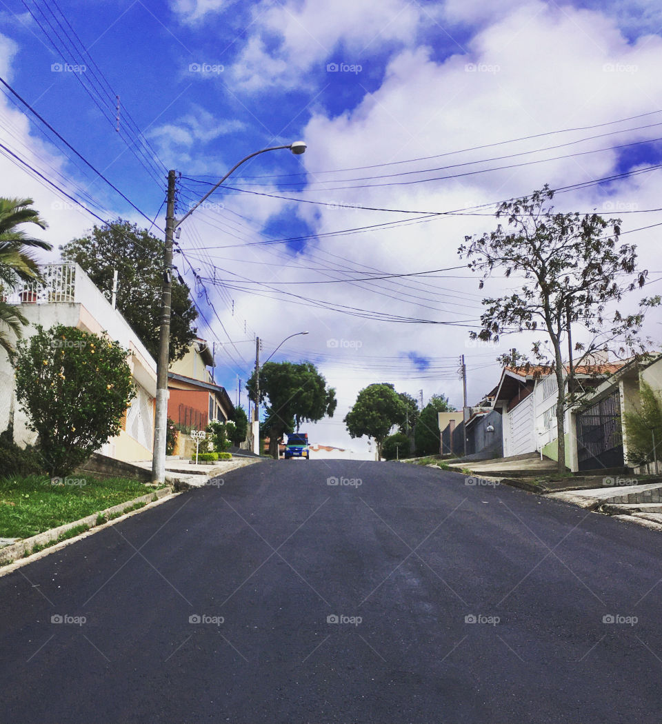 Nas estradas da vida, a situação atual é: em trânsito, literalmente.
Da Terra da Uva para a Terra da Linguiça, de Bragança Paulista para Jundiaí!
Um dia cá, outro dia lá.