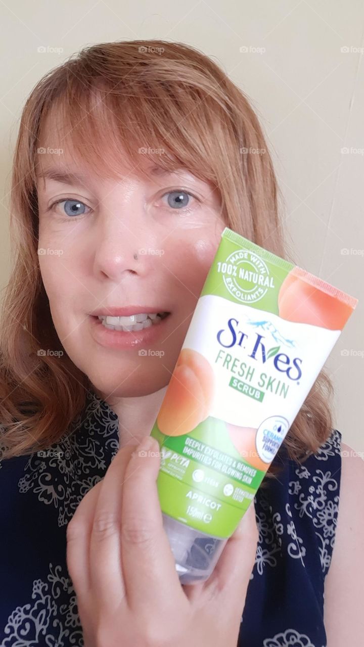 St.Ives fresh skin scrub