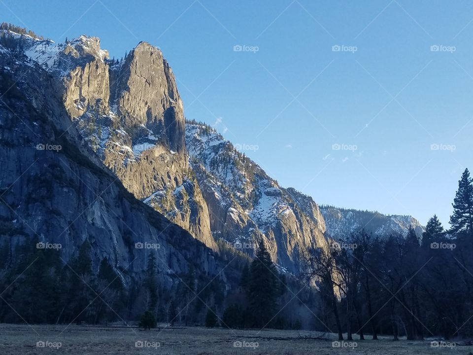 yosemite valley at sunset