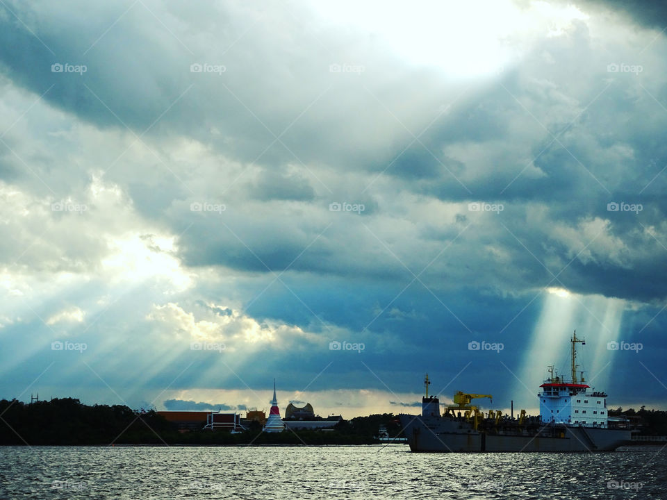 Sunlight in evening . chaopraya riverside