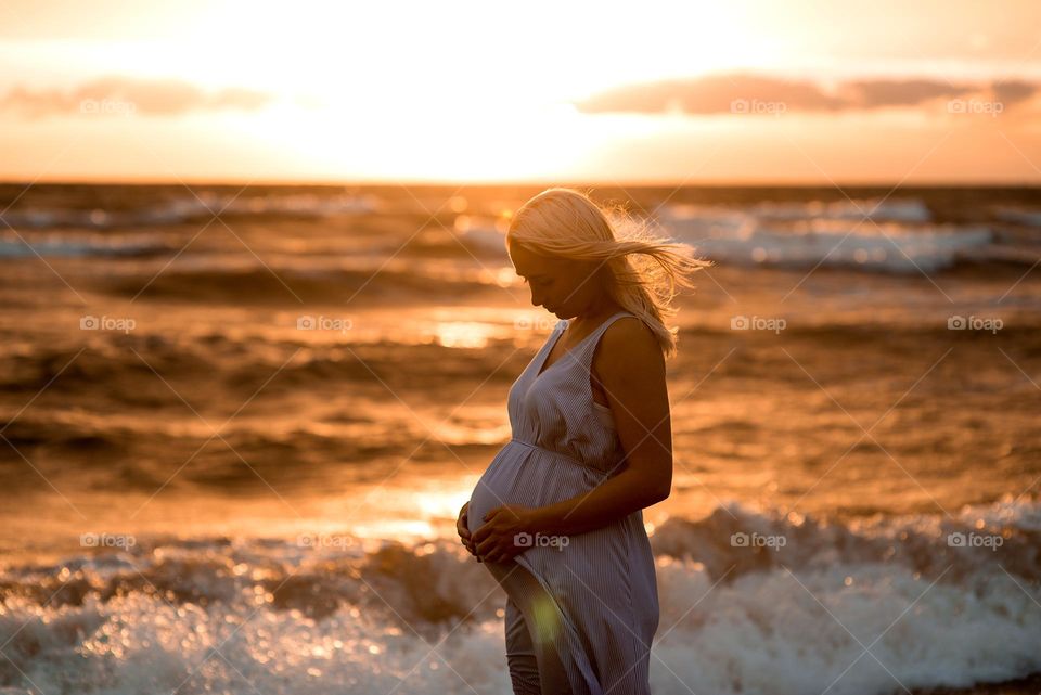 Pregnant woman at the sea