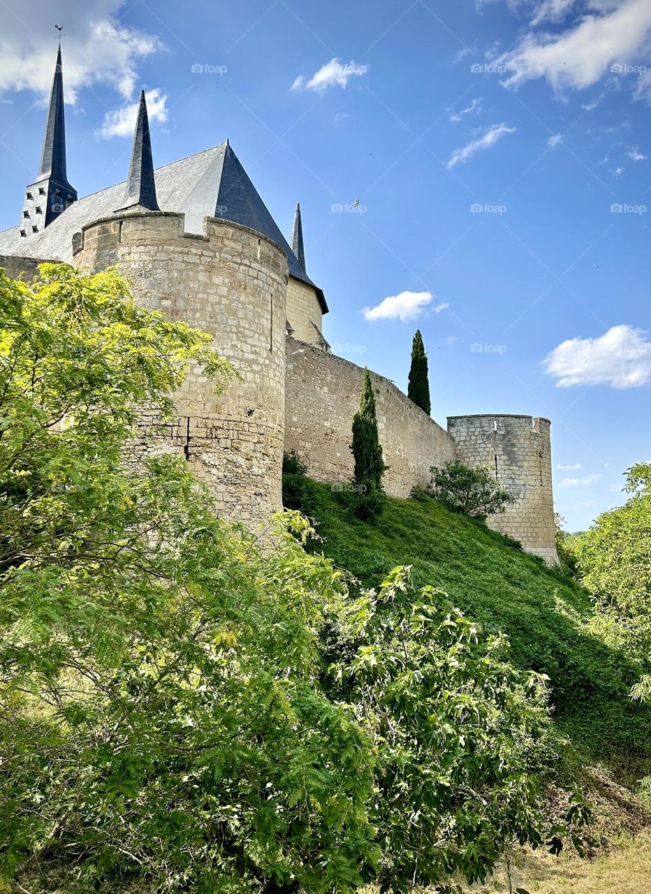 Château de la Montreuil Bellay   , Junes 2023 . 