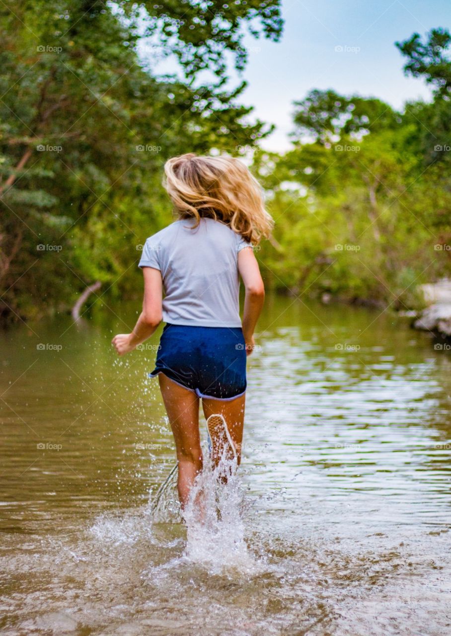 We have fun running in water. 