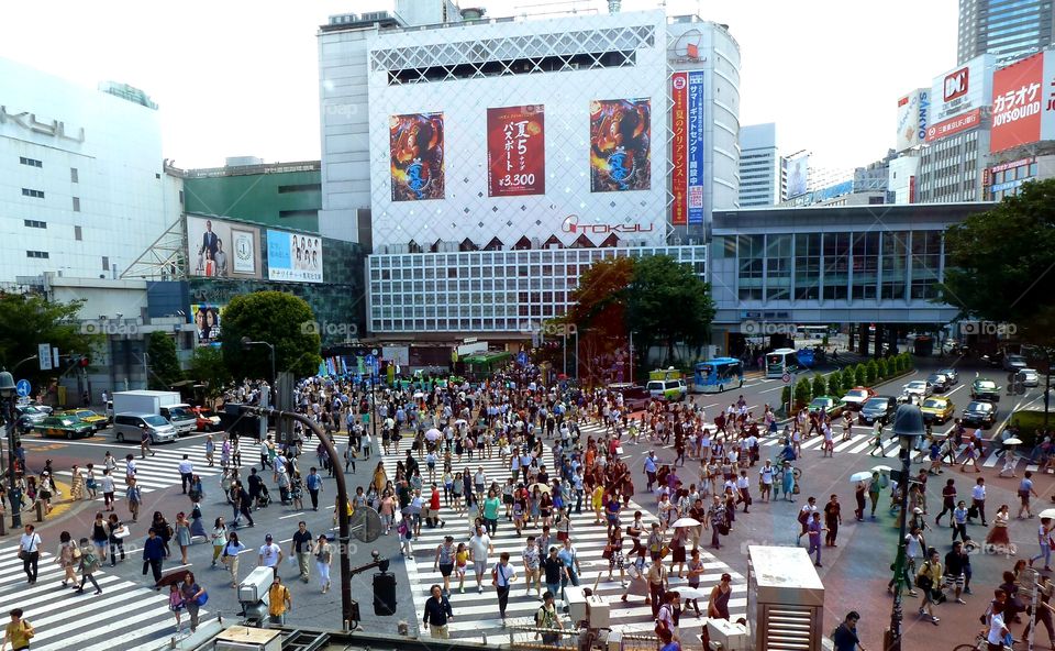 Sprawling scramble intersection in Shibuya to get from point A to B