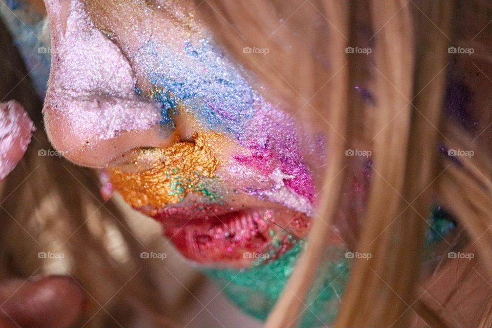 Putting on glitter at the face - putting on a make up