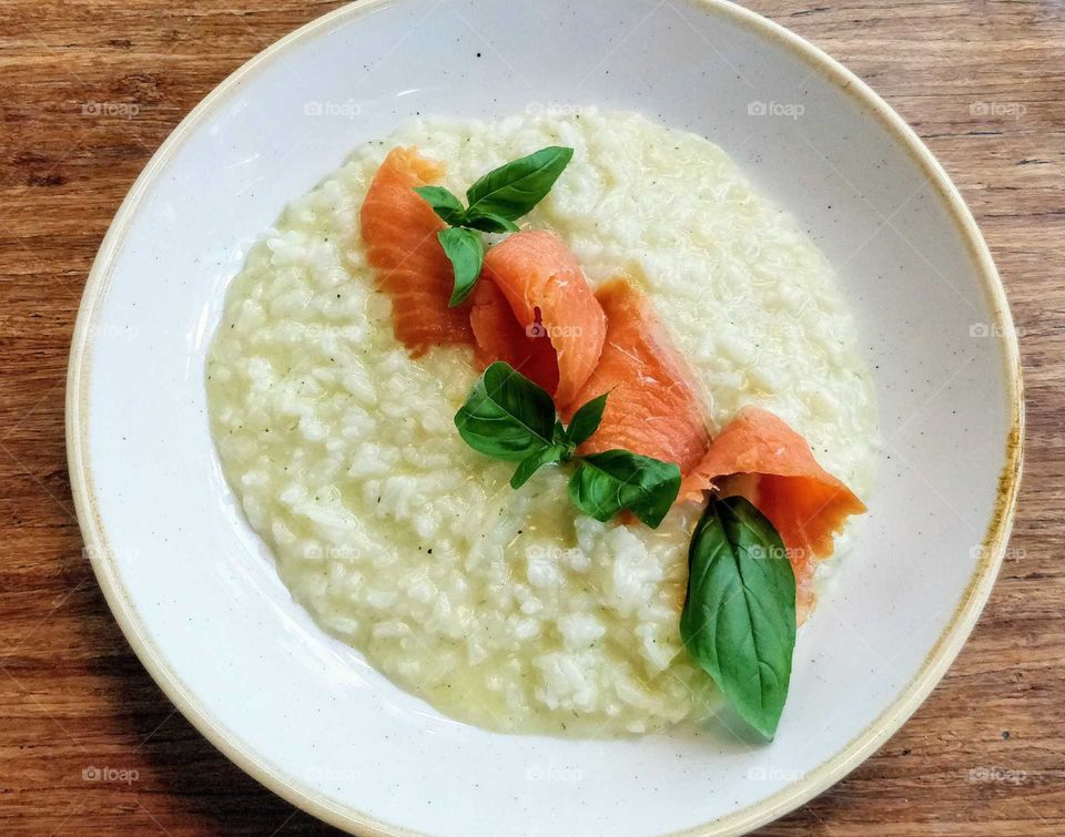 Lemon risotto with salmon and basil