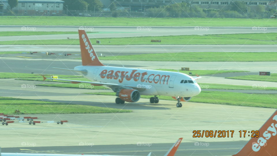 An A319 belonging to easyjet taxing at Gatwick