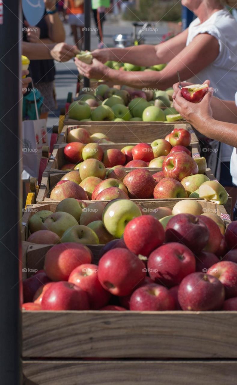 Fall brings the Apple Merchants