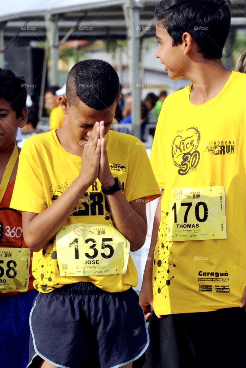 a boy praying to win