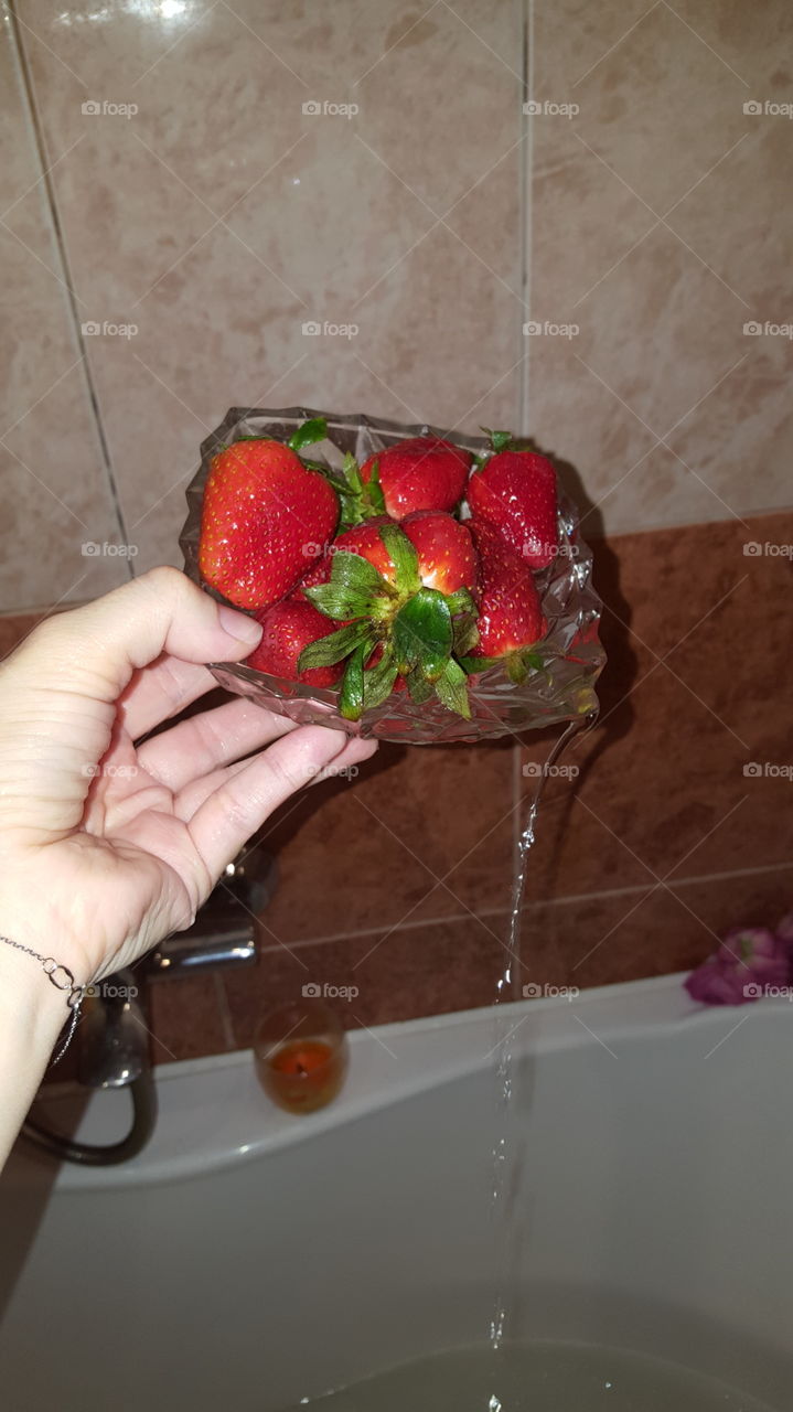 Romantic evening, dinner, champagne, strawberry, fruit, bath