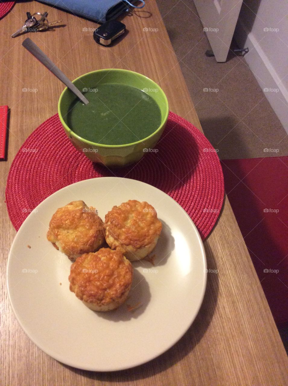 Fresh Spinach soup with homemade cheese scones 