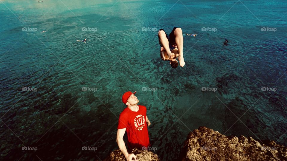 @uphoriabrandclothing @ryanarob looking out at the homies in Maui doing floppies flipper flips at Black Rock with the Wife @iameilyn on our 70/30