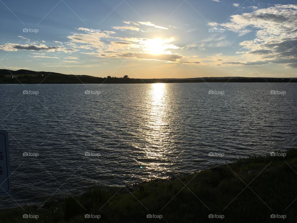 A beautiful sunset over a lake. 