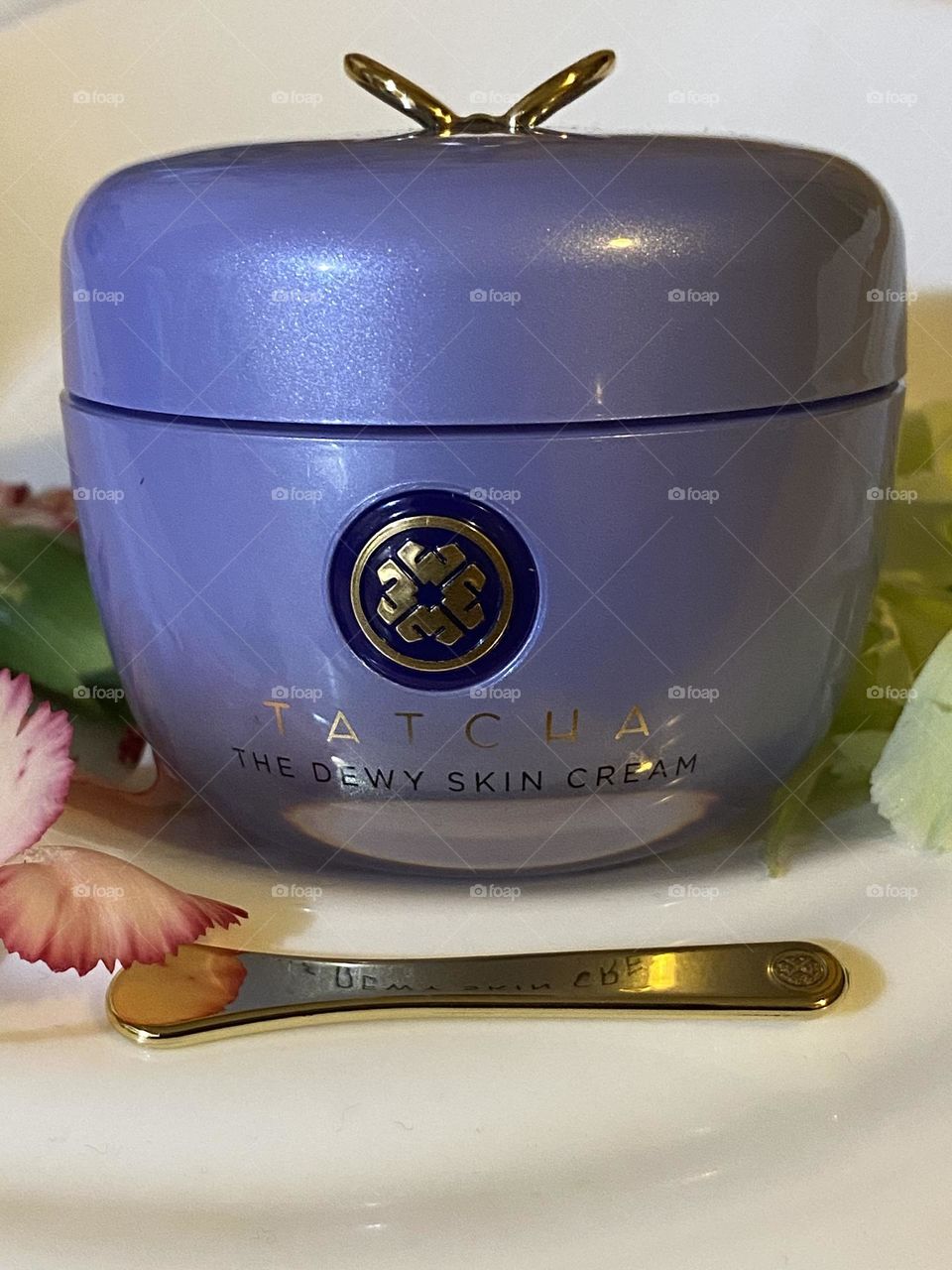 This is my staple in the wintertime, one of the best face moisturizer ever for dry winter skin, does what it says! 💜