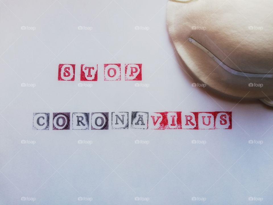 Written : stop coronavirus "and surgical mask