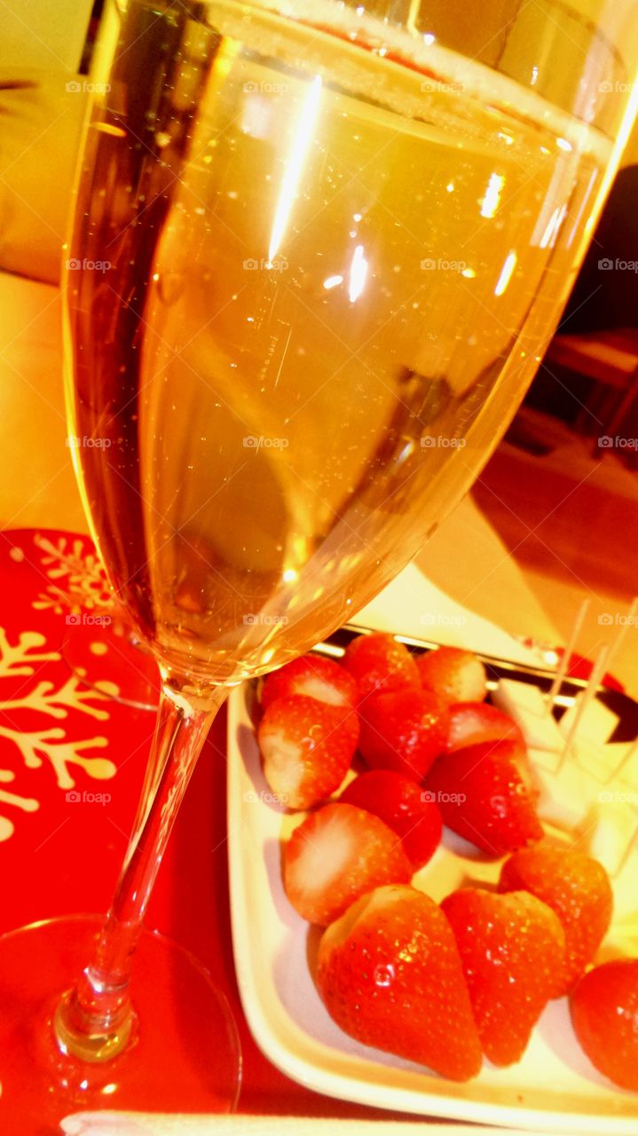 champagne and fruits