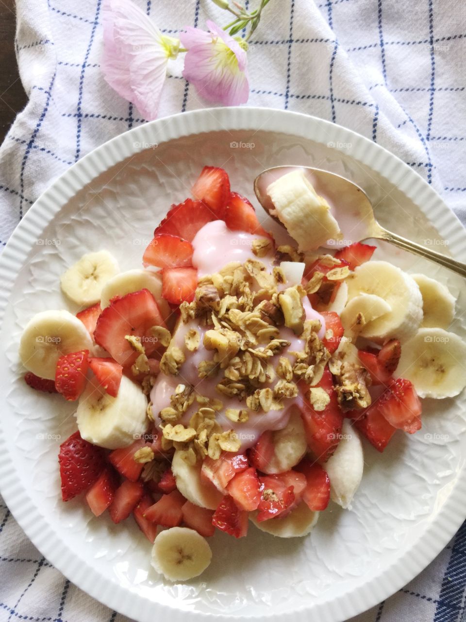 Fresh fruit with yogurt and granola