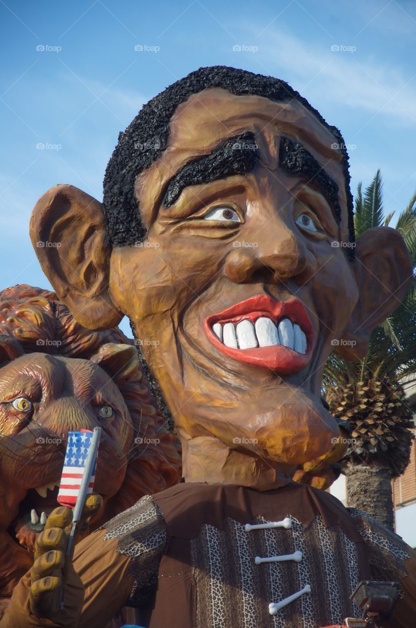 Allegorical float with the USA president mask