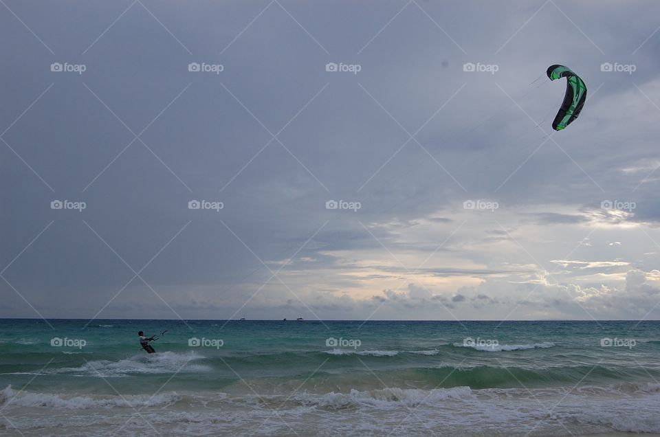 Kitesurfing
