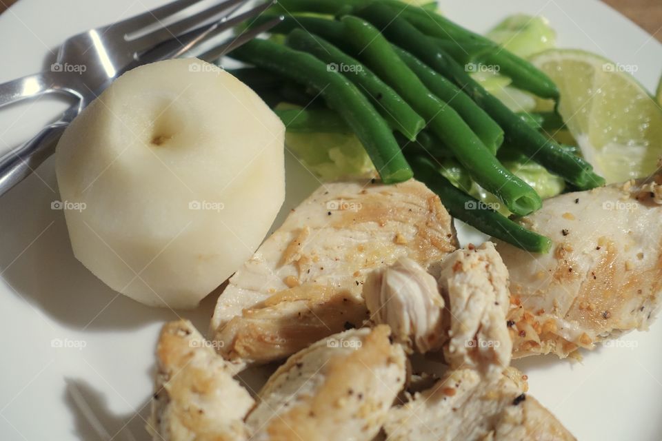 Simple balanced diet ( chicken, pear, beans, cabbage, lime,salt,spice, olive oil and garlic).