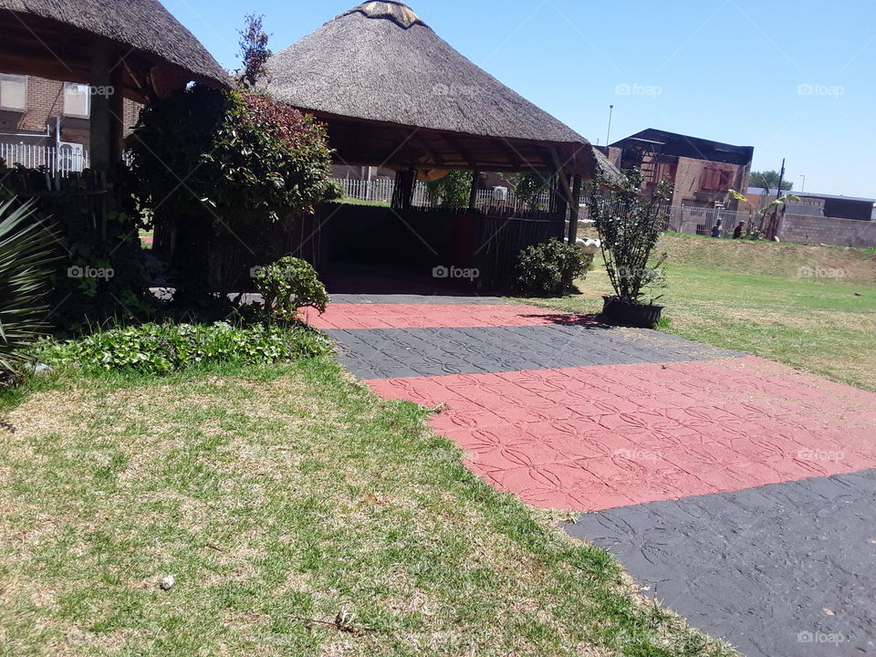 A relaxing site outside business market.