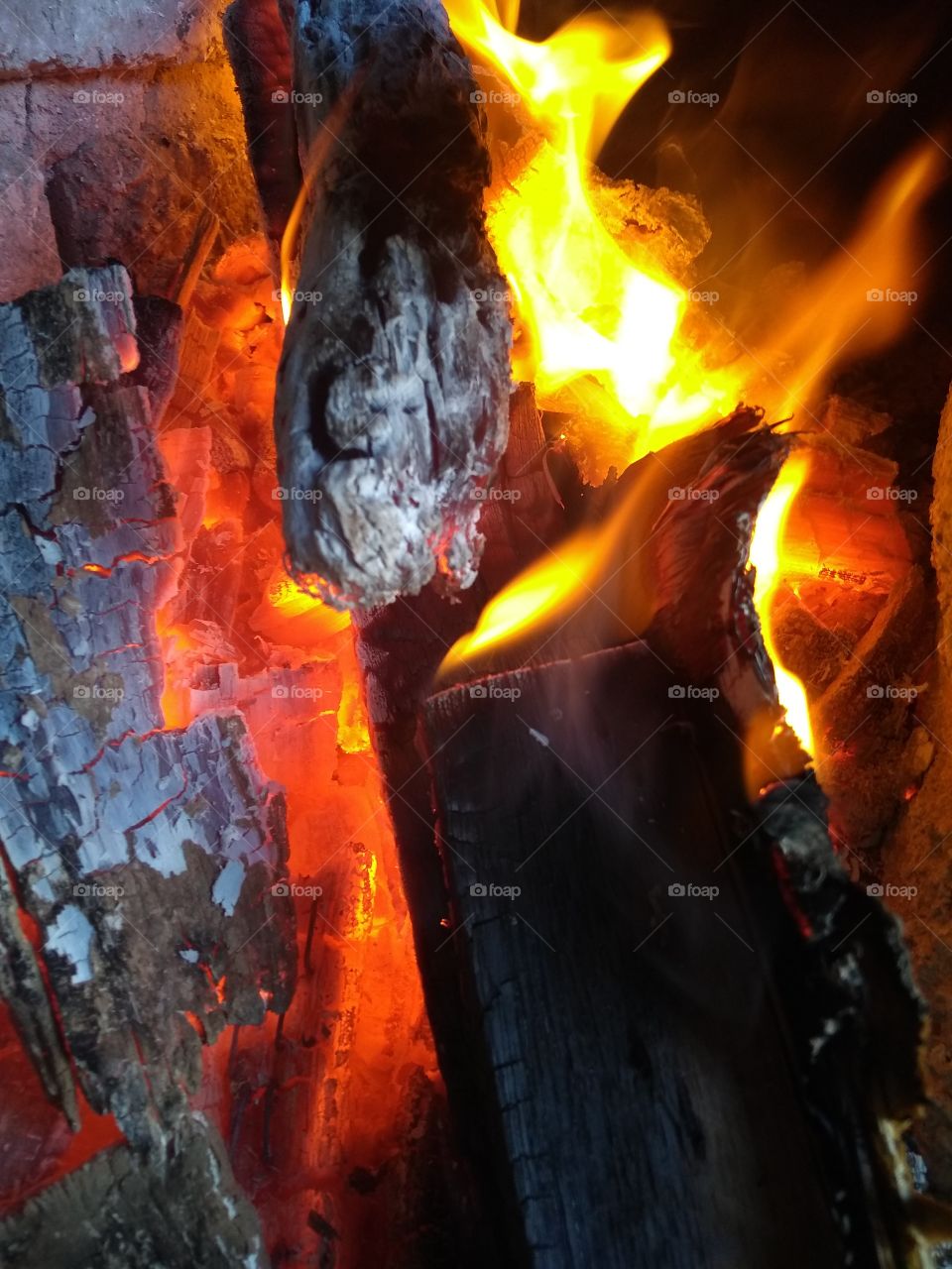 Fire of the wood stove...Chama do fogão a lenha...