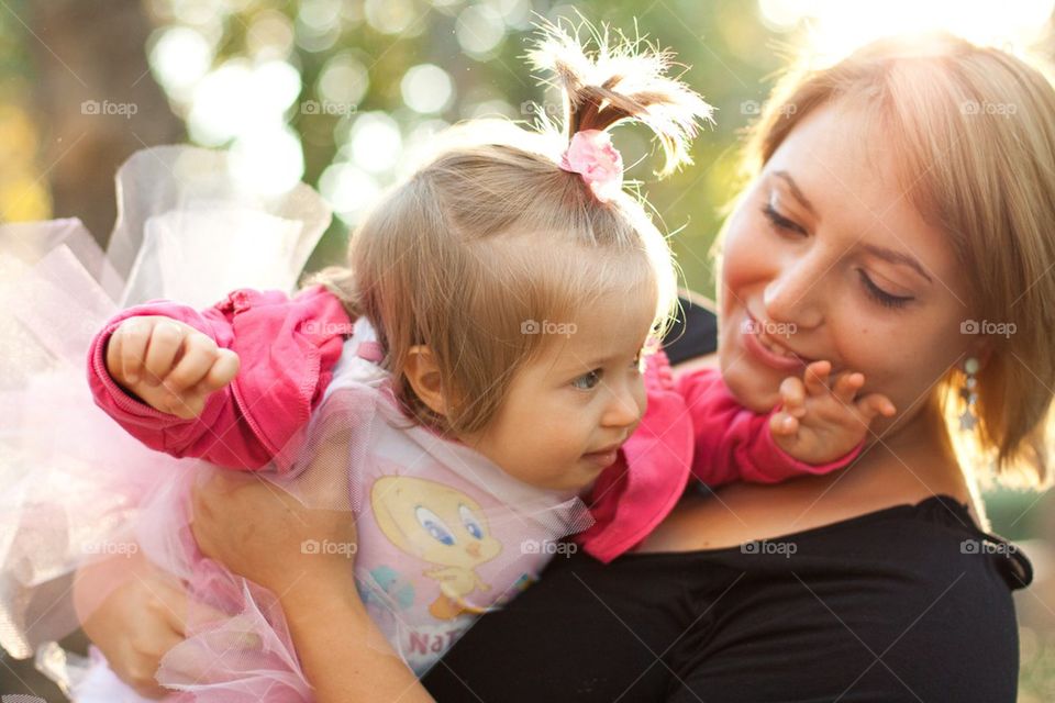 Young woman plays with a kid