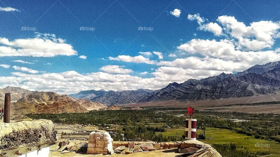 Not knowing how to express  oneself (or write)...lost my train of thought...aye - clinging to the mistakes in oneself as some sort of style...but it is nothing else then contemplate about not having the skills to pay the bills...so there...big laugh