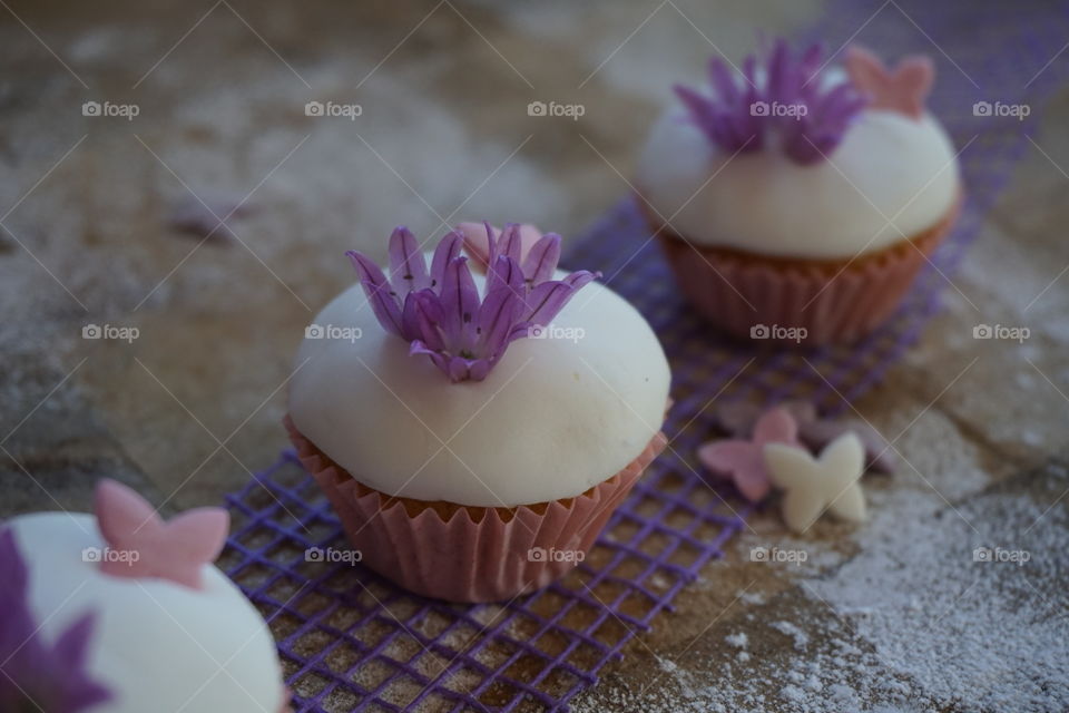 Cupcake garnished with flowers