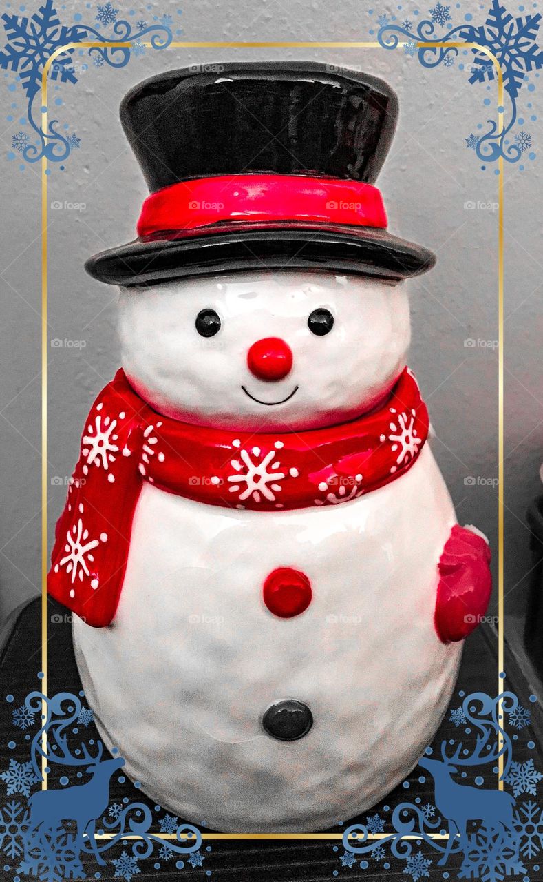 An enchanting snowman cookies jar.