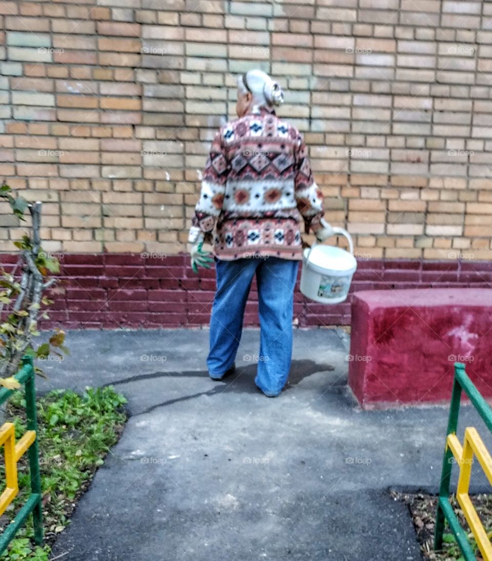 Noticed that woman when she worked at her micro garden. 